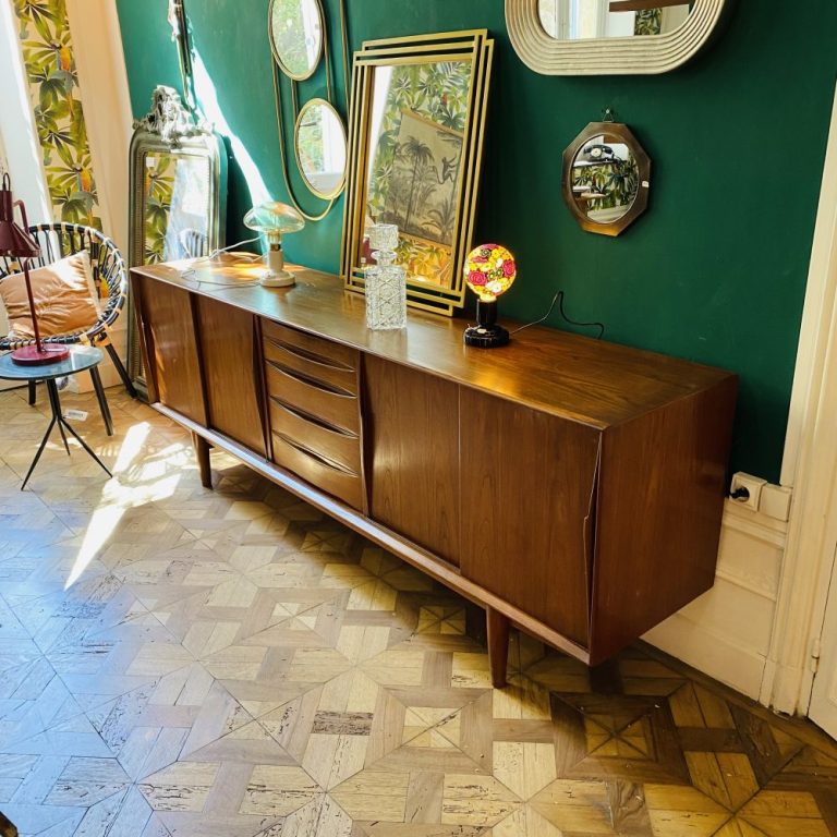 découvrez notre sélection d'enfilades scandinaves, des meubles au design épuré et élégant, parfaits pour apporter une touche nordique et chaleureuse à votre intérieur. qualité, style et fonctionnalité réunis pour votre salon ou salle à manger.