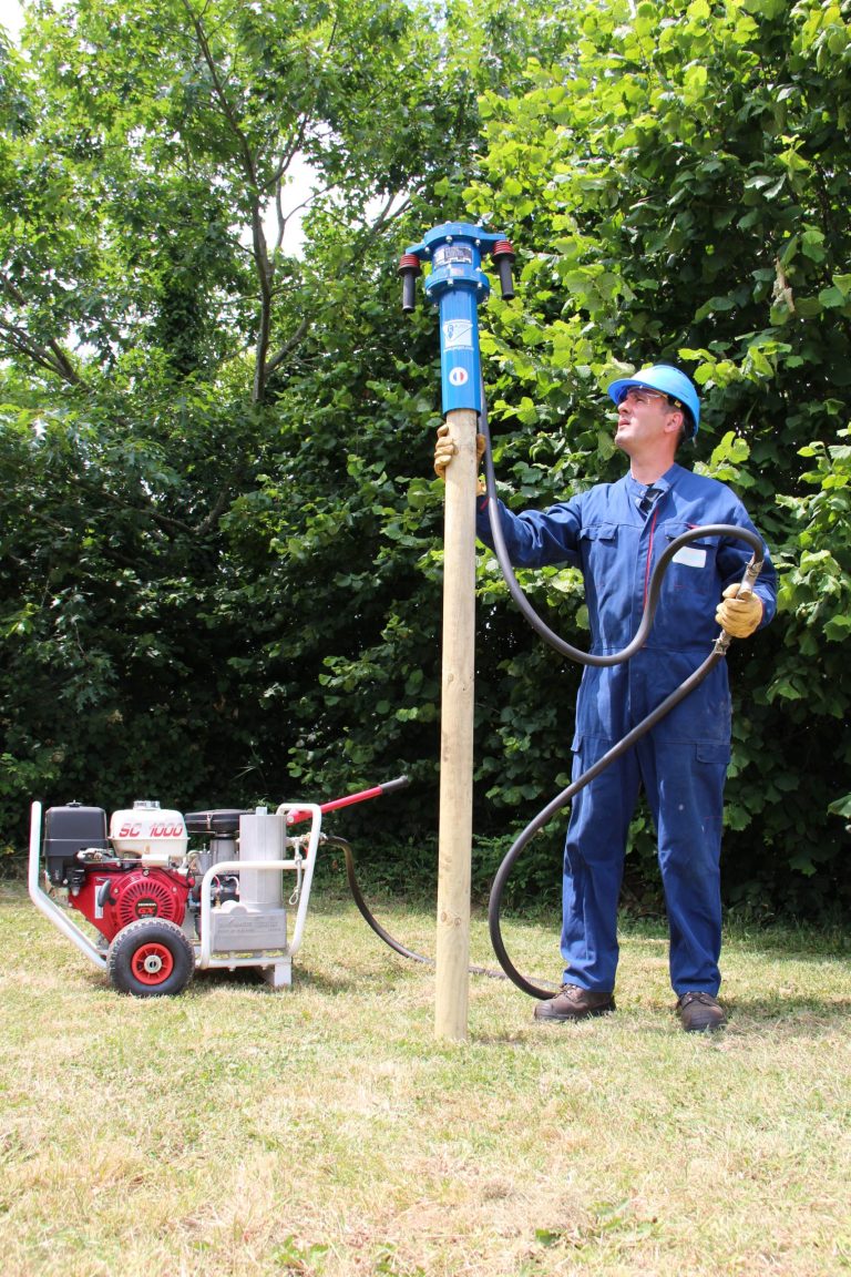 découvrez l'enfonceuse à pieux, un équipement essentiel pour installer rapidement et efficacement des pieux dans le sol lors de travaux de construction, d’aménagement paysager ou de fondations. fiabilité, robustesse et performance garanties.