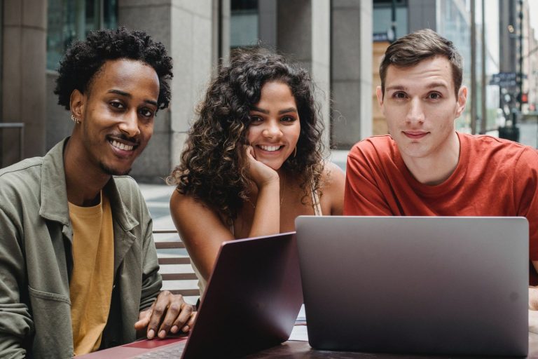 découvrez des stratégies efficaces pour optimiser l'expérience étudiante, améliorer l'engagement, et favoriser la réussite académique dans votre établissement.