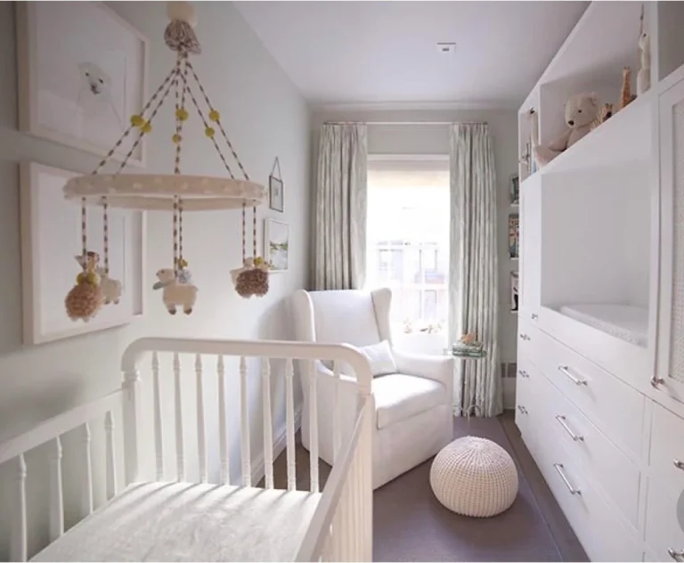 découvrez des idées déco charmantes et des conseils pratiques pour aménager la chambre de votre bébé fille, alliant douceur et créativité.