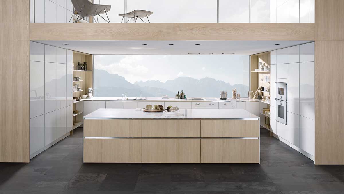 découvrez comment allier chaleur naturelle du bois et modernité avec nos cuisines bois blanc, pour un intérieur à la fois convivial et contemporain.