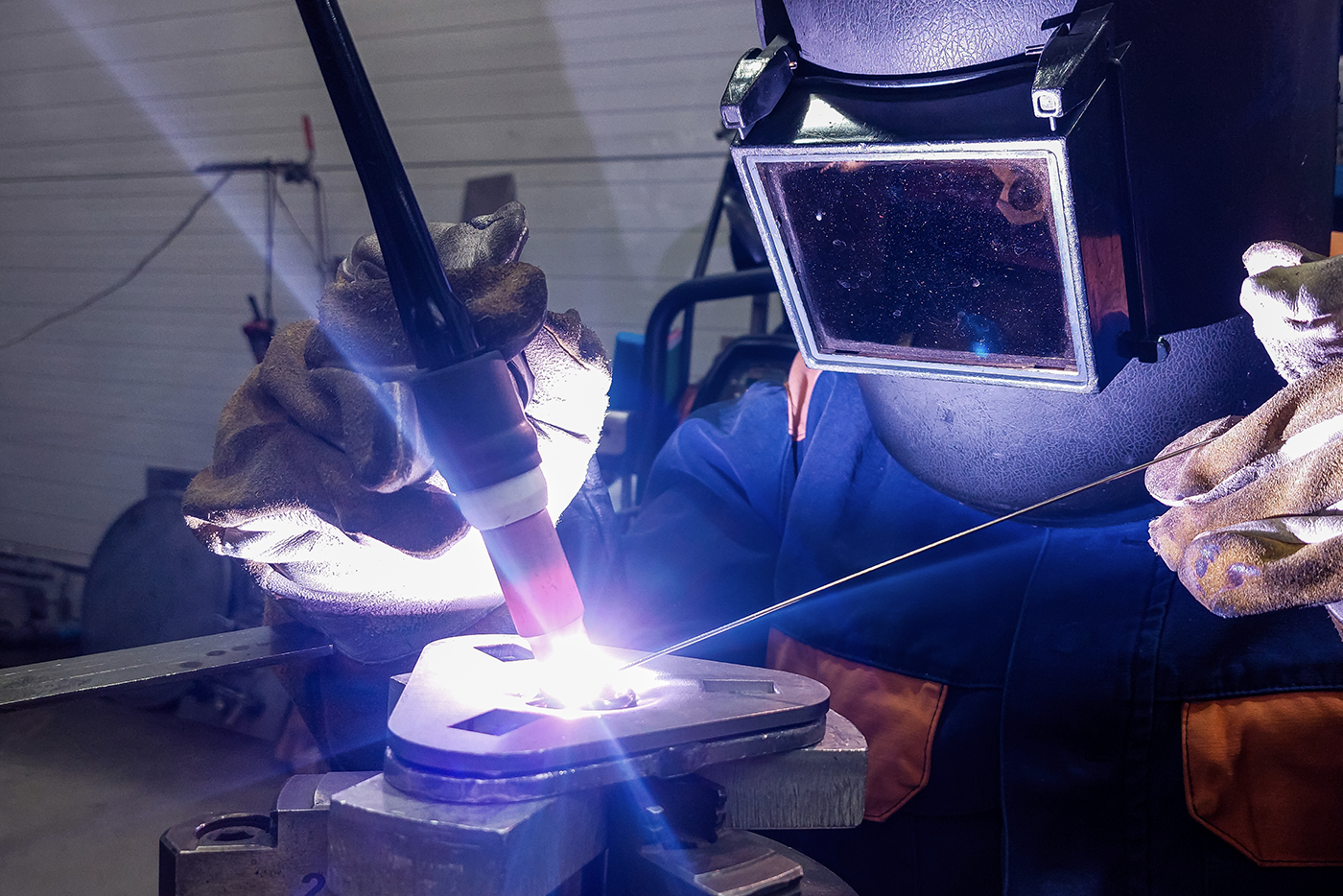 découvrez les techniques essentielles du soudage professionnel pour maîtriser ce savoir-faire indispensable en industrie et construction.