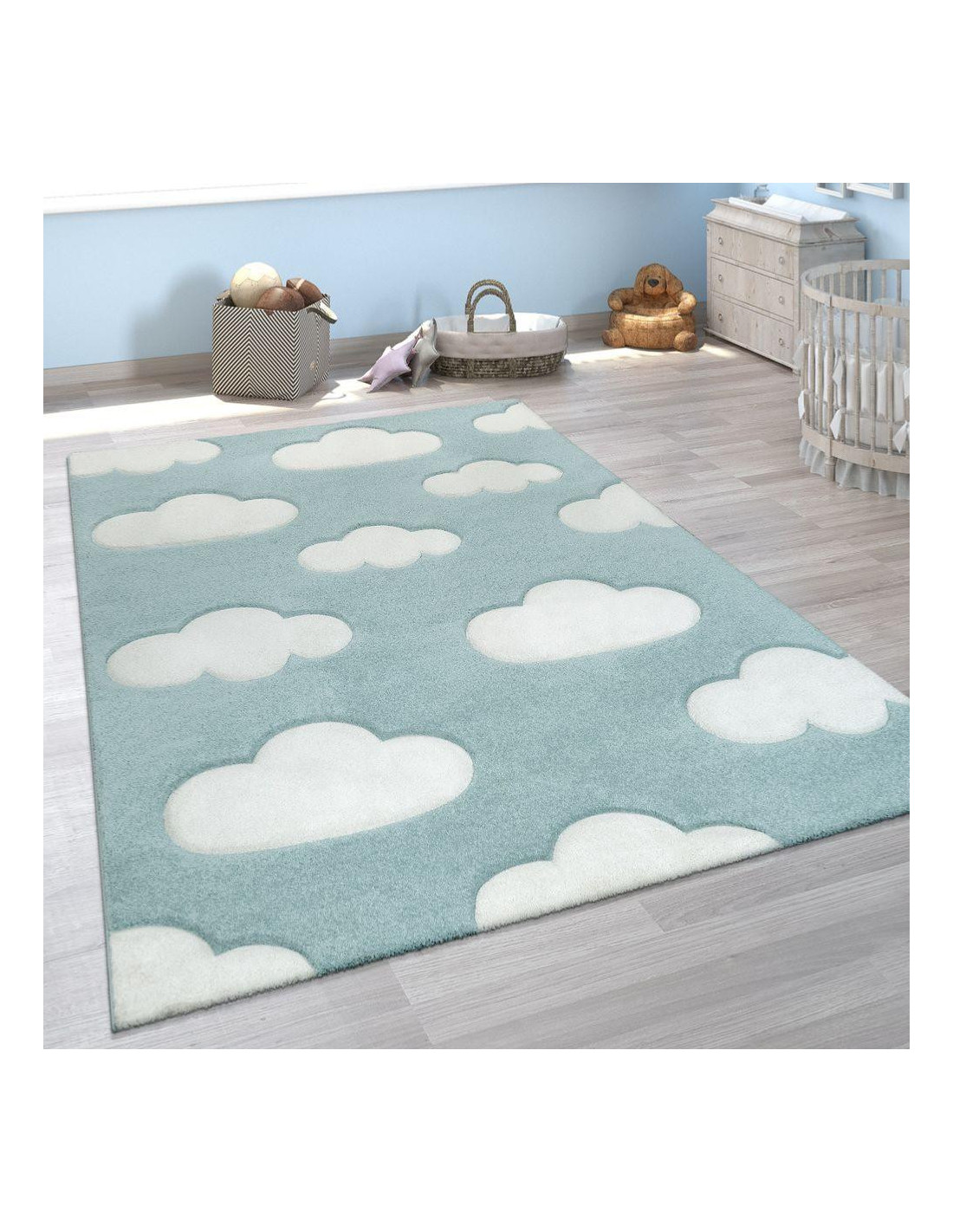 découvrez des idées de décoration chambre bébé avec un thème nuages, pour un univers doux et apaisant qui favorise le bien-être de votre enfant.